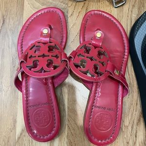Guc Tory Burch magenta sandals, size 5.5